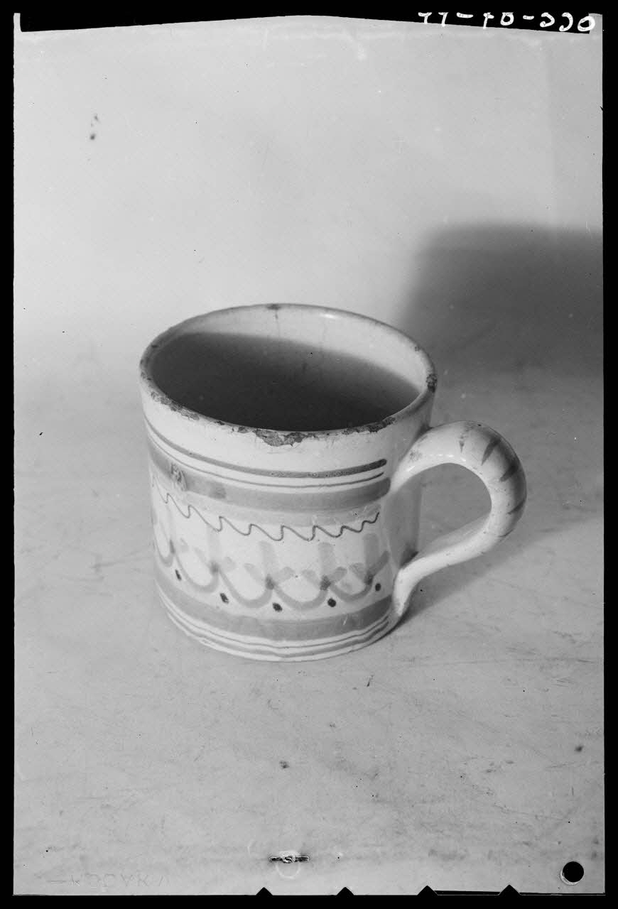 Pierre Séguy photographie Tasse Ile-de-France, France 1944/1/1 Ph.1944.78.330 Photo