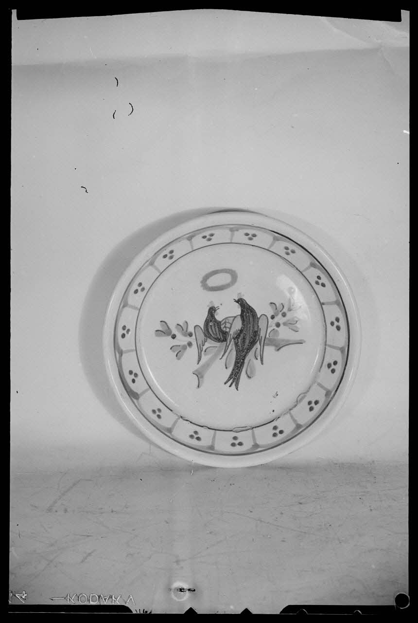 Pierre Séguy photographie Assiette d'accordailles de Saintonge Ile-de-France, France 1944/1/1 Ph.1944.78.339 Photo