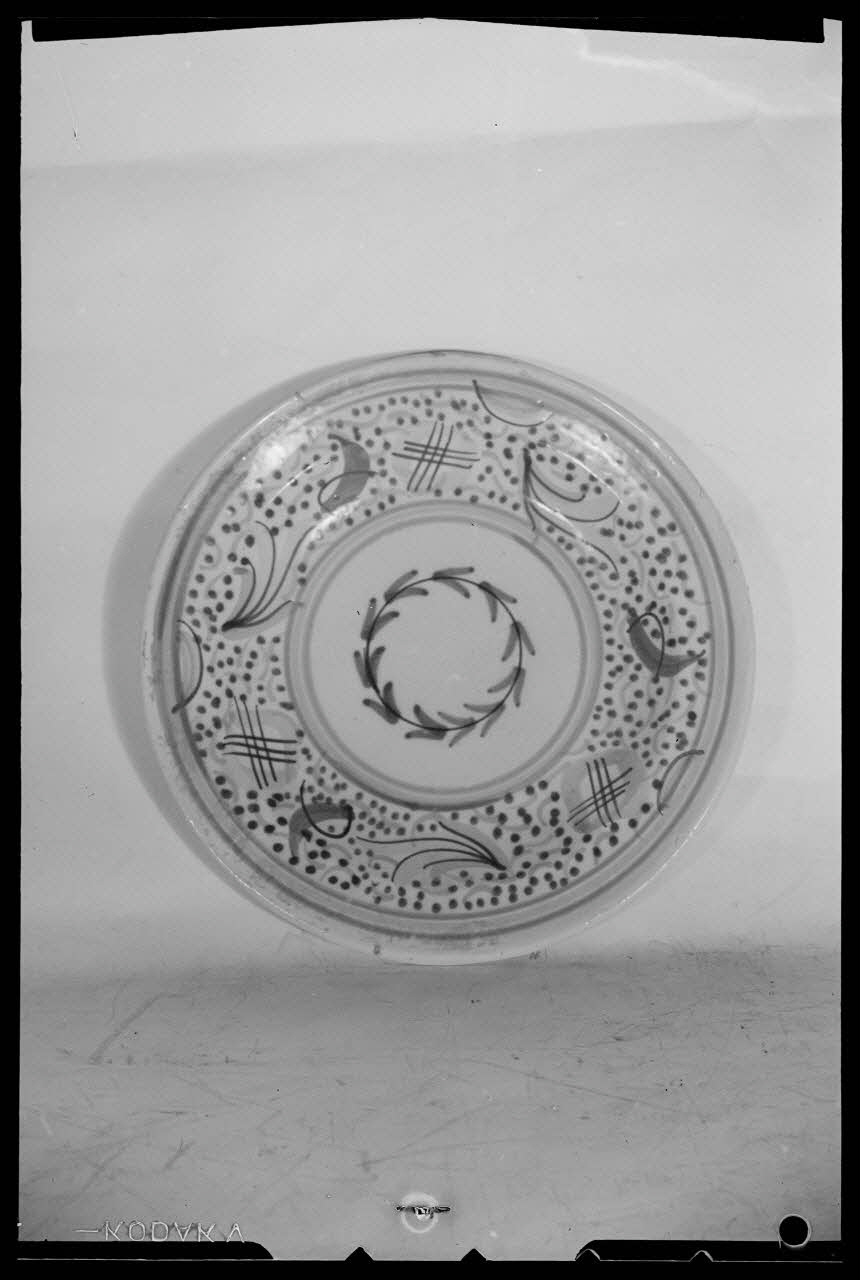 Pierre Séguy photographie Assiette de Saintonge Ile-de-France, France 1944/1/1 Ph.1944.78.341 Photo