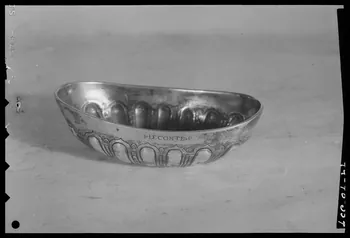 Pierre Séguy photographie Tasse de mariage d'Anjou Ile-de-France, France 1944/1/1 Ph.1944.78.357 Photo