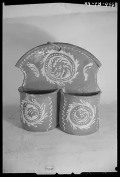 Pierre Séguy photographie Porte brosse de Soufflenheim, Bas-Rhin Ile-de-France, France 1944/1/1 Ph.1944.78.444 Photo