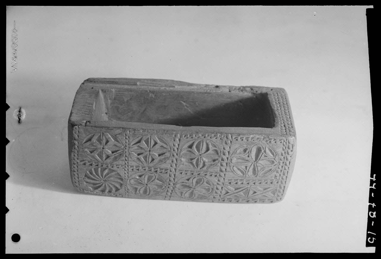 Pierre Séguy photographie Coffret à bijoux provenant d'Auvergne Ile-de-France, France 1944/1/1 Ph.1944.78.75 Photo