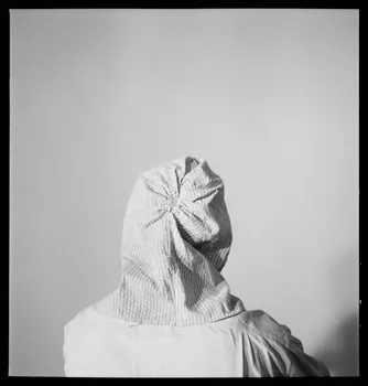 Pierre Soulier photographie Capeline indienne Ile-de-France, France 1954/5/31 Ph.1954.51.30 Photo