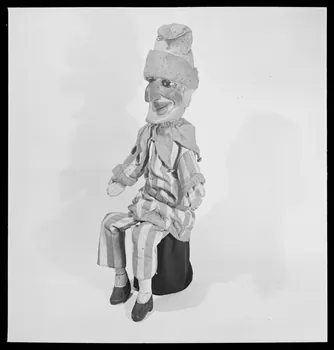 Pierre Soulier photographie Théâtre Paul Jeanne. Marionnette de Kasper ou Polichinelle allemand France 1950/7/1 Ph.1950.28.10 Photo
