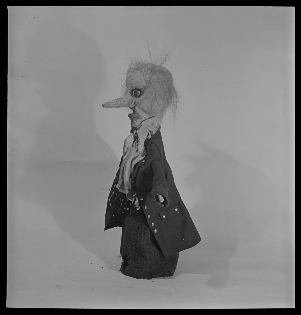Pierre Soulier photographie Théâtre Paul Jeanne. Marionnette à gaine représentant Monsieur Dupiton France 1950/7/1 Ph.1950.28.16  Photo