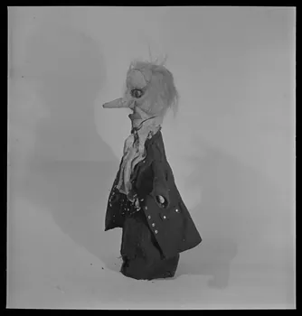 Pierre Soulier photographie Théâtre Paul Jeanne. Marionnette à gaine représentant Monsieur Dupiton France 1950/7/1 Ph.1950.28.16  Photo