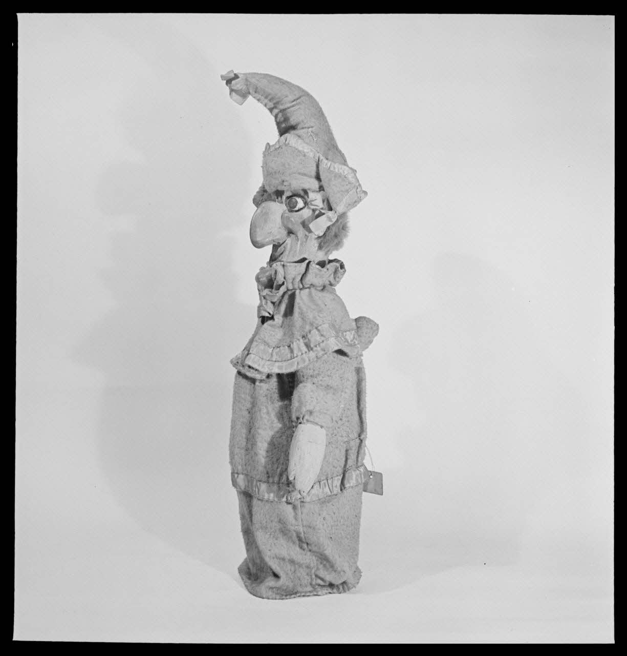 Pierre Soulier photographie Théâtre Paul Jeanne. Marionnette de Punch ou Polichinelle anglais France 1950/7/1 Ph.1950.28.8 Photo