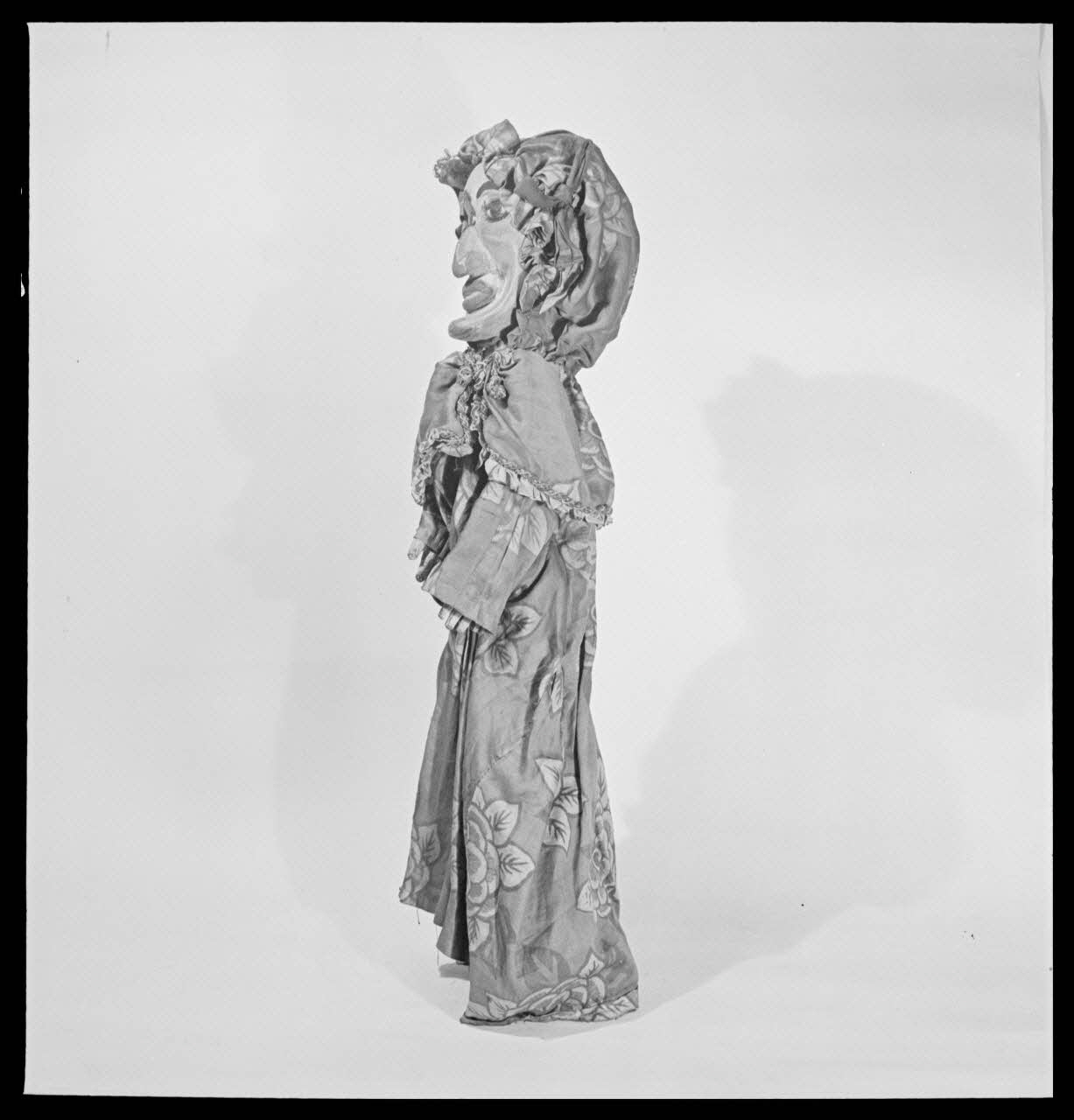 Pierre Soulier photographie Théâtre Paul Jeanne. Marionnette : Judy, épouse de Punch France 1950/7/1 Ph.1950.28.9 Photo