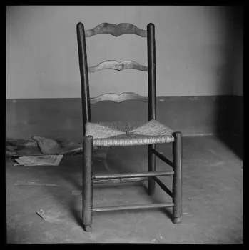 Le Coq photographie Chez Monsieur Cachiardo. Chaise. Provence-Alpes-Côte d'Azur, France 1950 Ph.1953.108.41 Photo