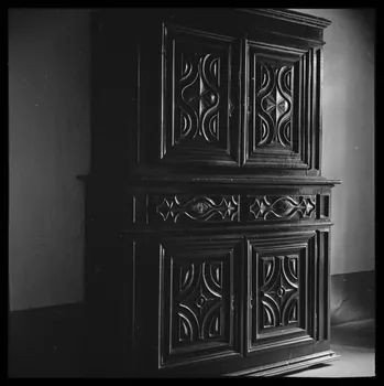 Le Coq photographie Chez Monsieur Cachiardo. Buffet 2 corps Provence-Alpes-Côte d'Azur, France 1950 Ph.1953.108.44 Photo