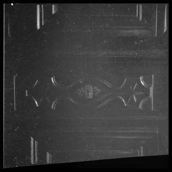 Le Coq photographie Chez Monsieur Cachiardo. Buffet 2 corps. Détail du tiroir Provence-Alpes-Côte d'Azur, France 1950 Ph.1953.108.47 Photo