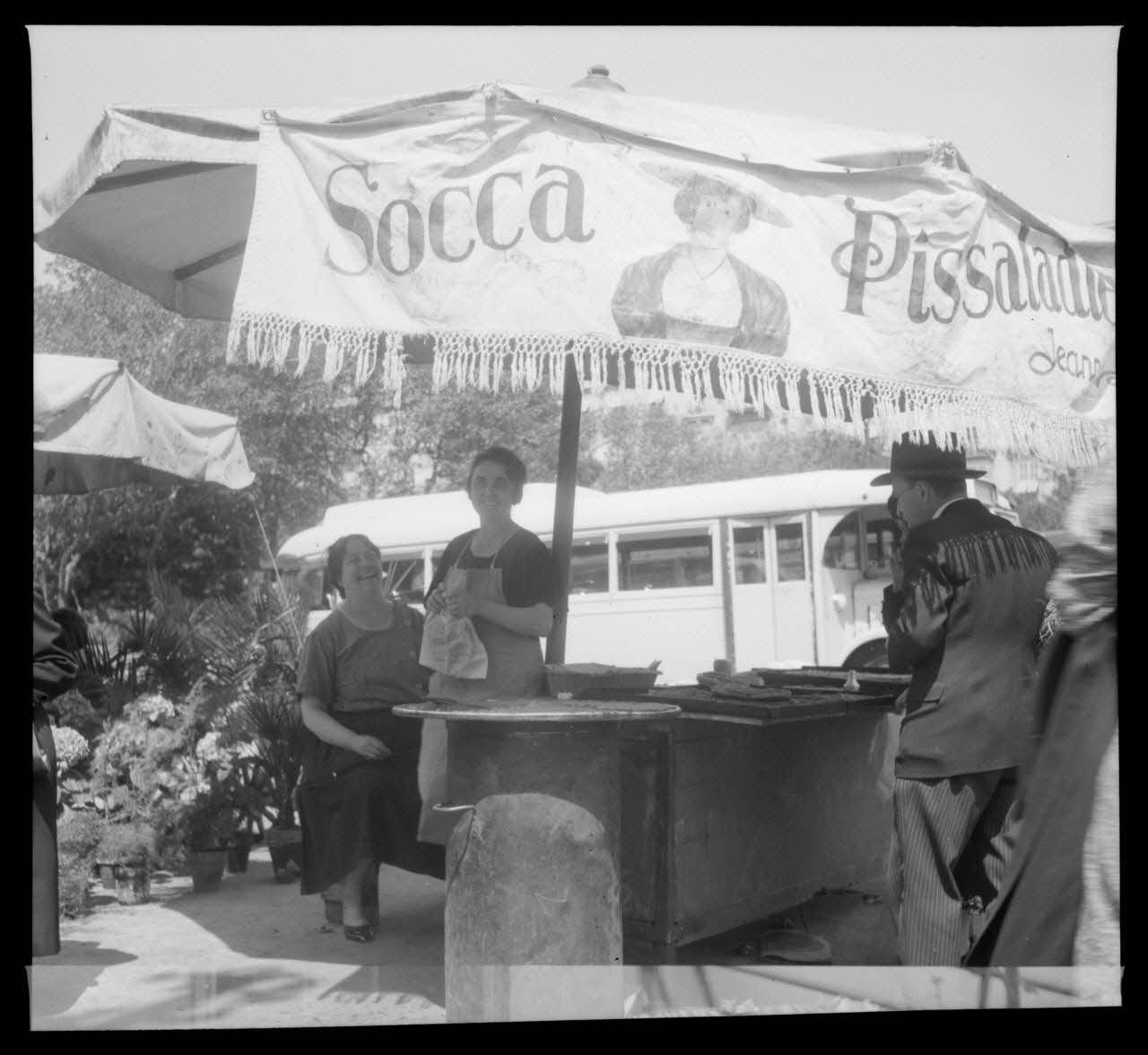 René Pasquino photographie Marchande de pissaladière Provence-Alpes-Côte d'Azur, France 1938 Ph.1960.110.22 Photo
