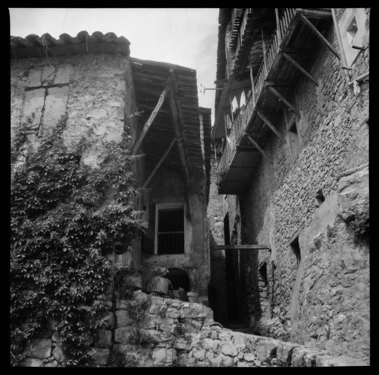 René Pasquino photographie Environs de Beuil. Villages sur la route des gorges du Cians Provence-Alpes-Côte d'Azur, France 1938 Ph.1960.110.24 Photo