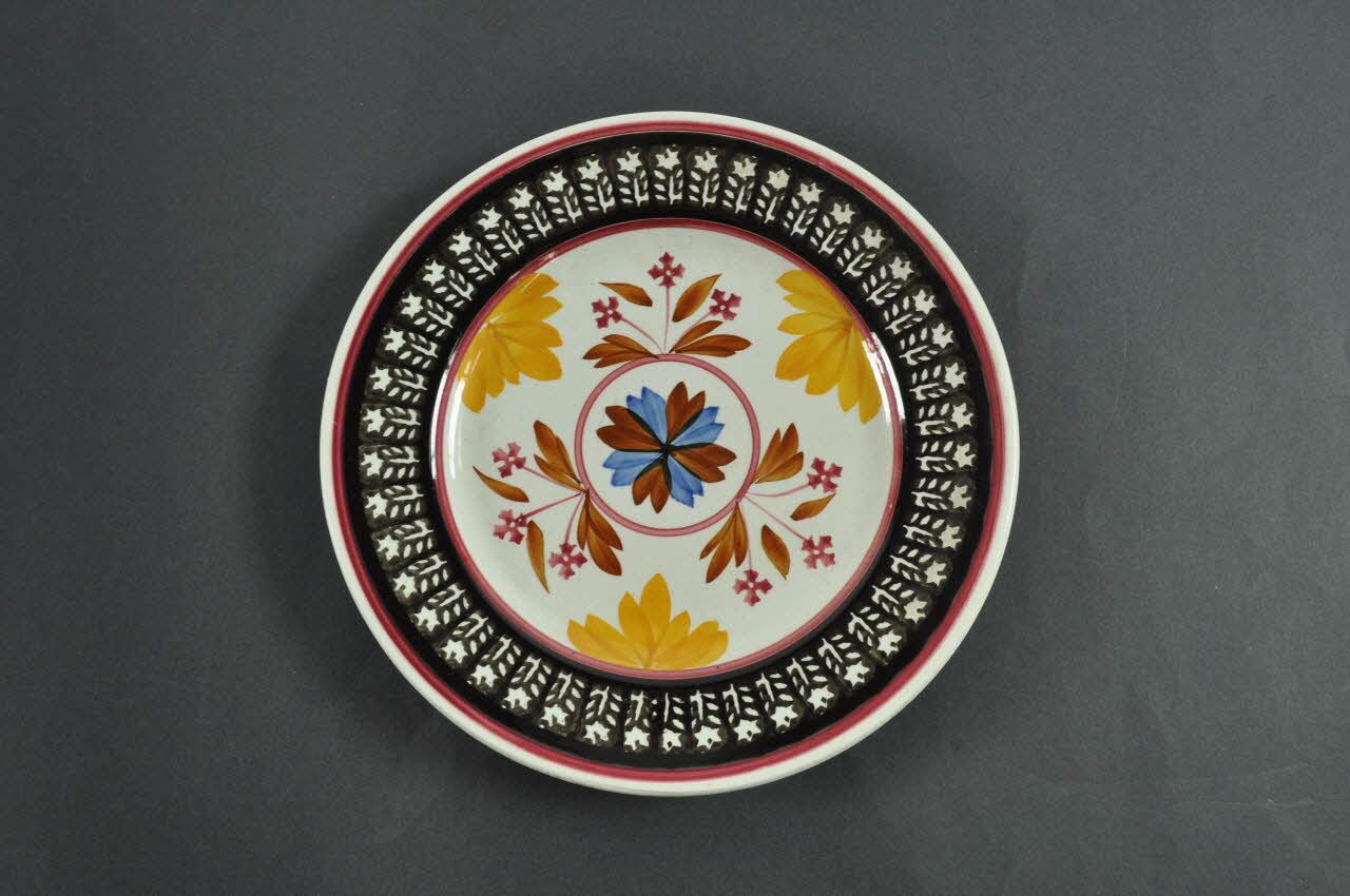 assiette plate Lorraine, France 1900-1943 1943.37.51 Photo Mucem