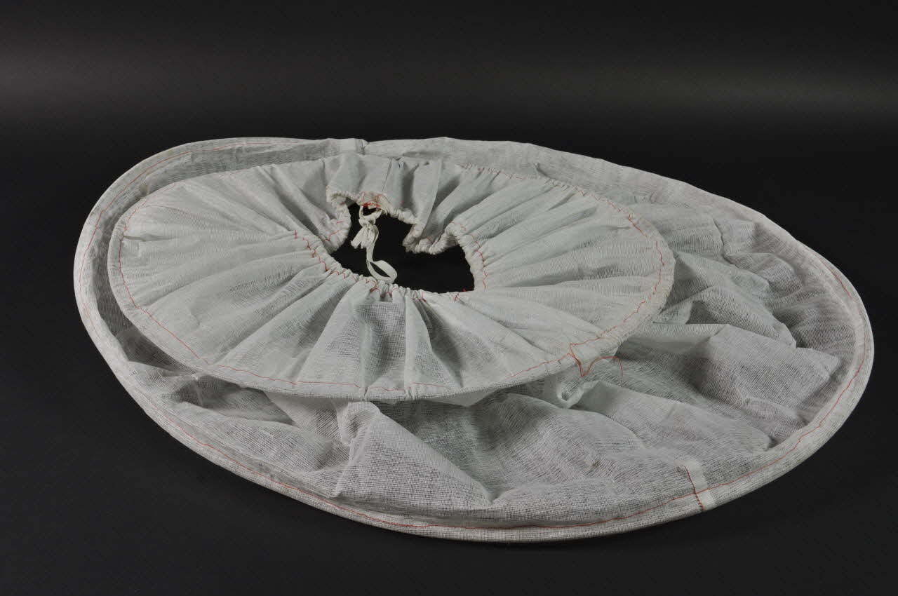 Association Magma ; Sophie Bourgeois jupon costume "Hibiscus" Guadeloupe, France 1997 1997.66.2.1 Photo Mucem