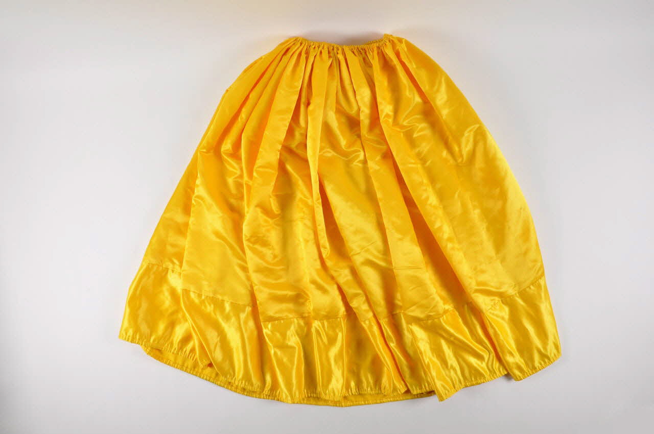 Association Magma ; Sophie Bourgeois jupe costume "Hibiscus" Guadeloupe, France 1997 1997.66.2.3 Photo Mucem