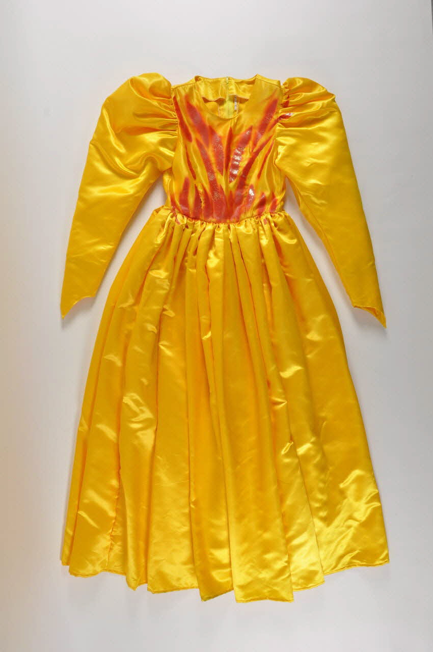 Association Magma ; Sophie Bourgeois robe costume "Hibiscus" Guadeloupe, France 1997 1997.66.2.4 Photo Mucem