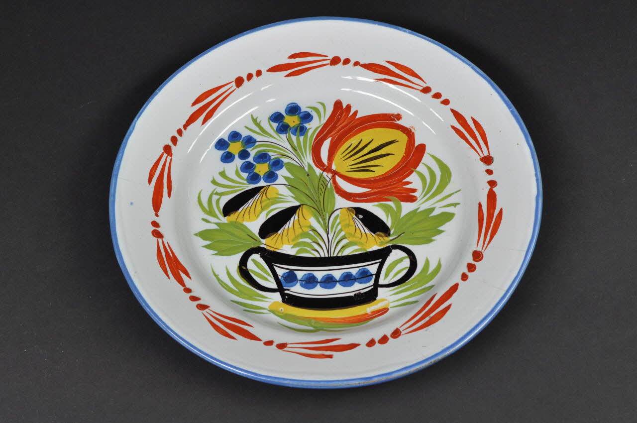 assiette plate Lorraine, France 1900-1925 1943.37.70 Photo Mucem
