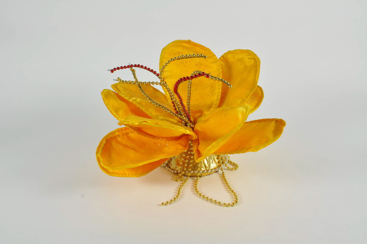 Association Magma ; Sophie Bourgeois coiffe costume "Hibiscus" Guadeloupe, France 1997 1997.66.2.5 Photo Mucem
