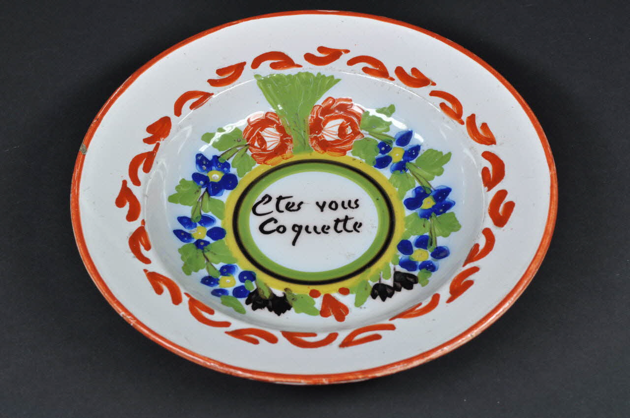 assiette creuse 1943.37.82 Photo Mucem